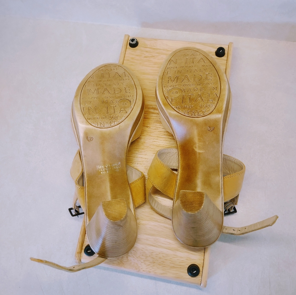 SUNDANCE LIGHT YELLOW SUEDE MADE IN ITALY CHUNKY HEEL SANDALS WOMEN'S SIZE 8 - Picture 8 of 11